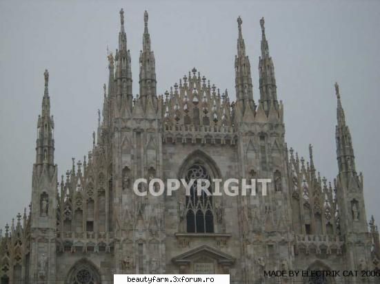 milano capitala modei duomo vazut afara