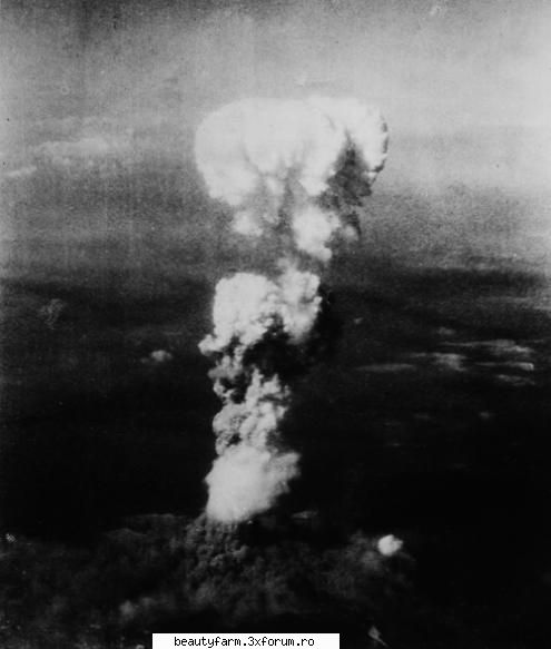 iarna nucleara august 1945, primul oras-tinta ales americani, hiroshima, vremea era foarte frumoasa.