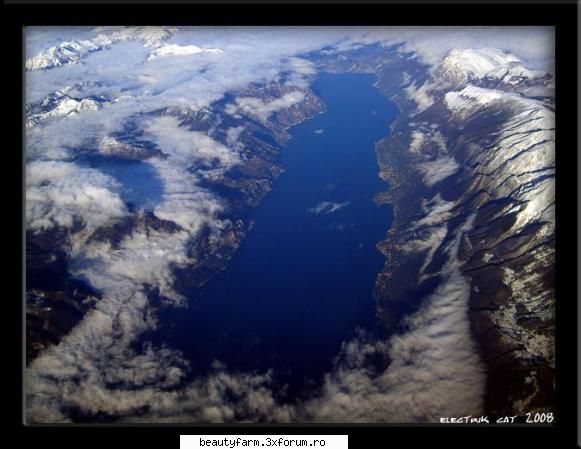 ;) poze facute din avion ( 2008 ) cum se vad muntii de la 10.000 de metri