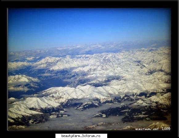:cool: poze facute din avion ( 2008 ) cum se vad muntii de la 10.000 de metri