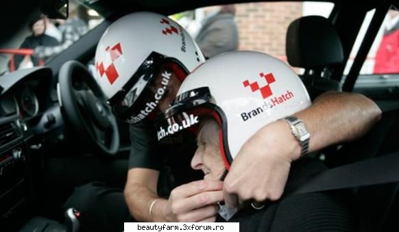 Bunica vitezomana: 173 km/h la 107 ani! - Bunica vitezomana: 173 km/h la 107 ani! - COOL STUFF