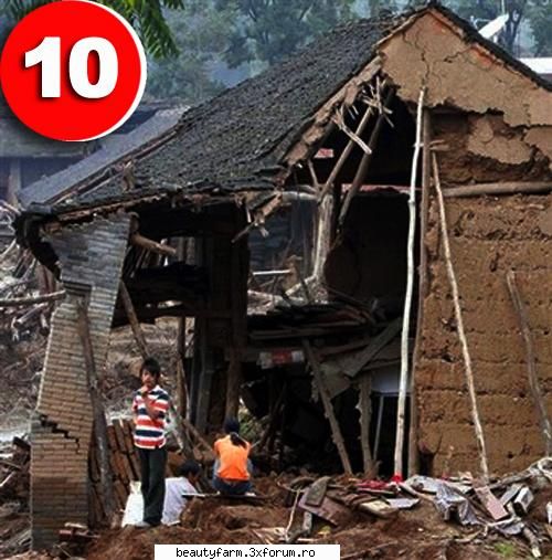 Cele mai cumplite dezastre naturale - 10. Inundatia din Zhumadian, Provincia Henan - WORLD CAFFE