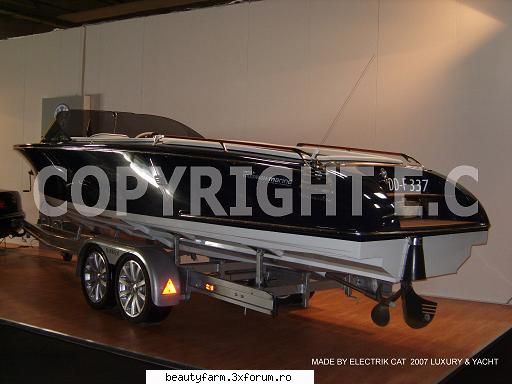 LUXURY & YACHT - EXPOZITIE INCREDIBILA - O BARCA MODESTA - THE ART SIDE OF YOU