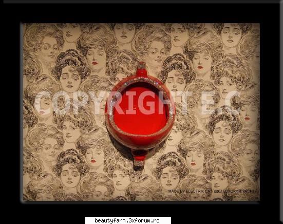 LUXURY & YACHT - EXPOZITIE INCREDIBILA - UN WC CU CRISTALE - THE ART SIDE OF YOU