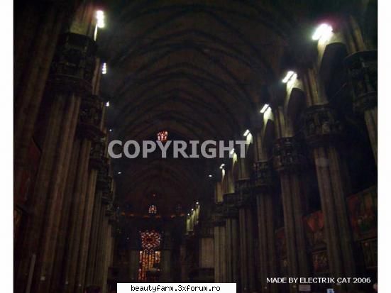 MILANO - CAPITALA MODEI - DUOMO - MILANO VAZUT DIN INTERIOR - WORLD CAFFE