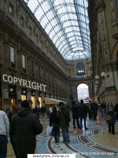 MILANO - CAPITALA MODEI - E SUPER SA FIE VAZUT LIVE - WORLD CAFFE