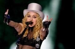 Madonna, alungată de catolicii polonezi cu rugăciuni - Una dintre figurile sacre ale - COOL STUFF