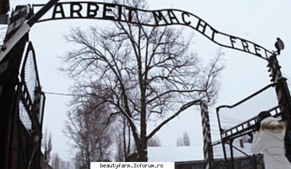 Mesaj de acum 62 ani descoperit la Auschwitz - Mesaj de acum 62 ani descoperit la Auschwitz O - WORLD CAFFE