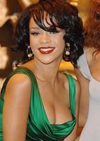 Rihanna - pretentii de diva - Rihanna a cerut sa fie escortata de Garda - COOL STUFF